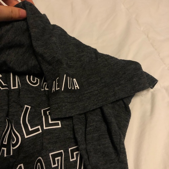 American Eagle Gray/Black Active Tee - Picture 4 of 7